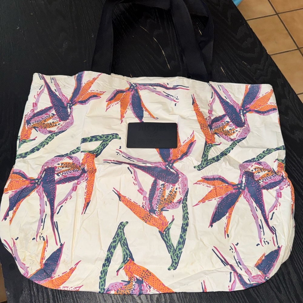 ALOHA Collection Day Tripper Tote in Bird of Paradise